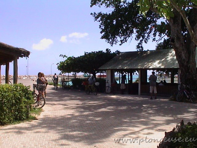 Port-La-Digue-2.jpg